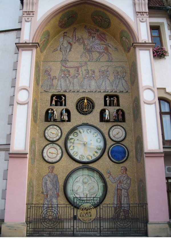 Celkový pohled na olomoucký orloj, nynější stav. Foto Radim Himmler. 